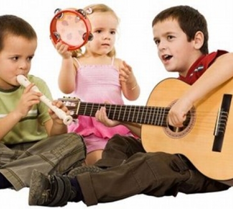Μαθήματα μουσικής σε παιδική ηλικία βοηθούν τον εγκέφαλο